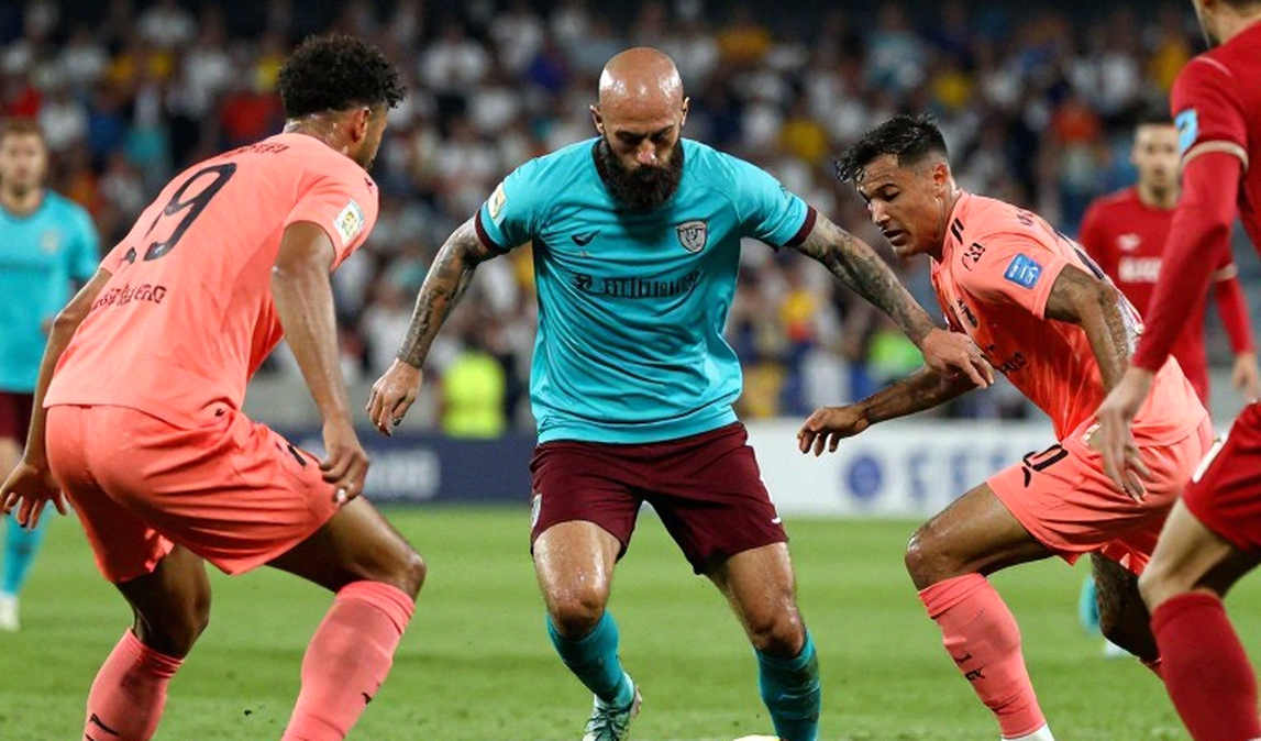 Roberto Carlos mất 99% thu nhập bóng đá: điểm gãy của một cỗ máy không có người kiểm toán