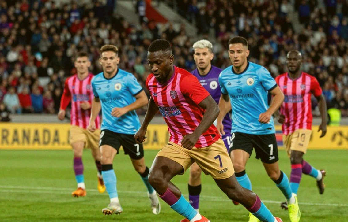 Bóng đá Việt Nam nhìn từ chín tầng phân tích: Từ V.League 1 đến giấc mơ World Cup