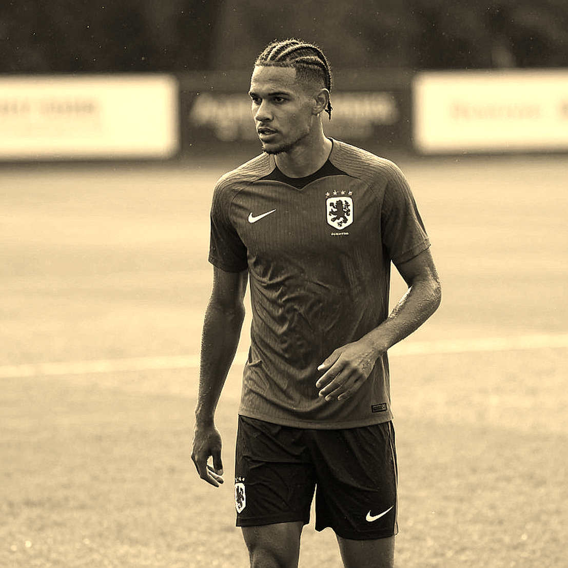 Monaco vẫn ngồi trên đỉnh Ligue 1: Brunner cứu một điểm ở Meinau, Filipe Luis quay sang VAR