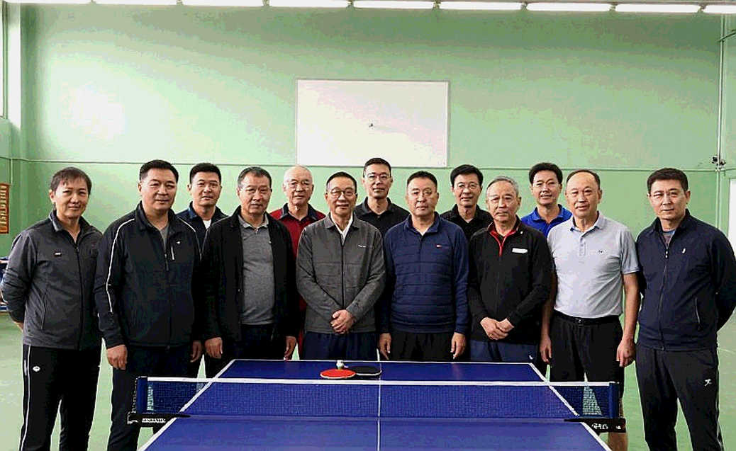 Micro trong phòng tập trẻ của bóng bàn Anh: khi tiếng nói của người thầy trở thành tài sản