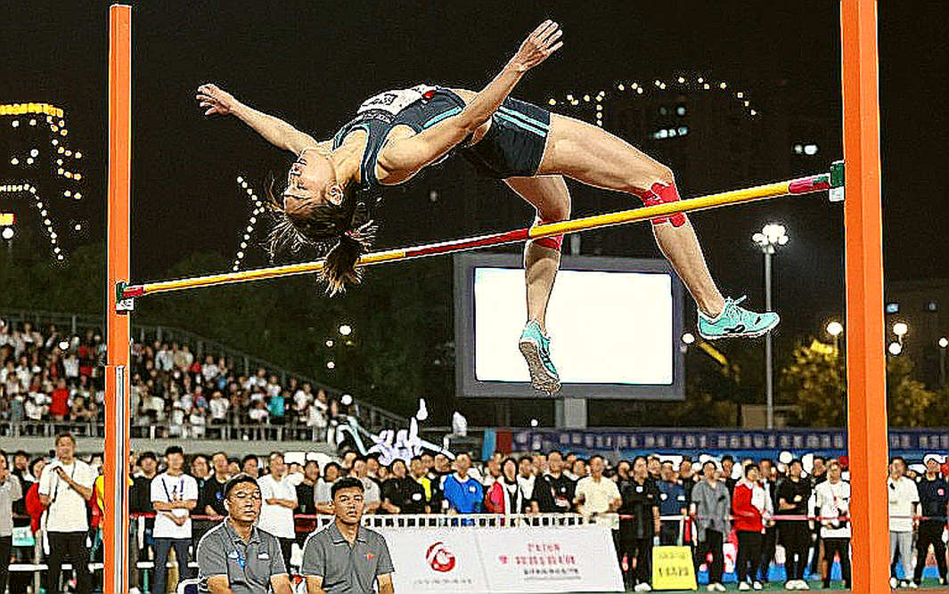 Berlin 2026: 2:11:04 của Tigst Assefa — kỷ lục thế giới chết ở cây số 40