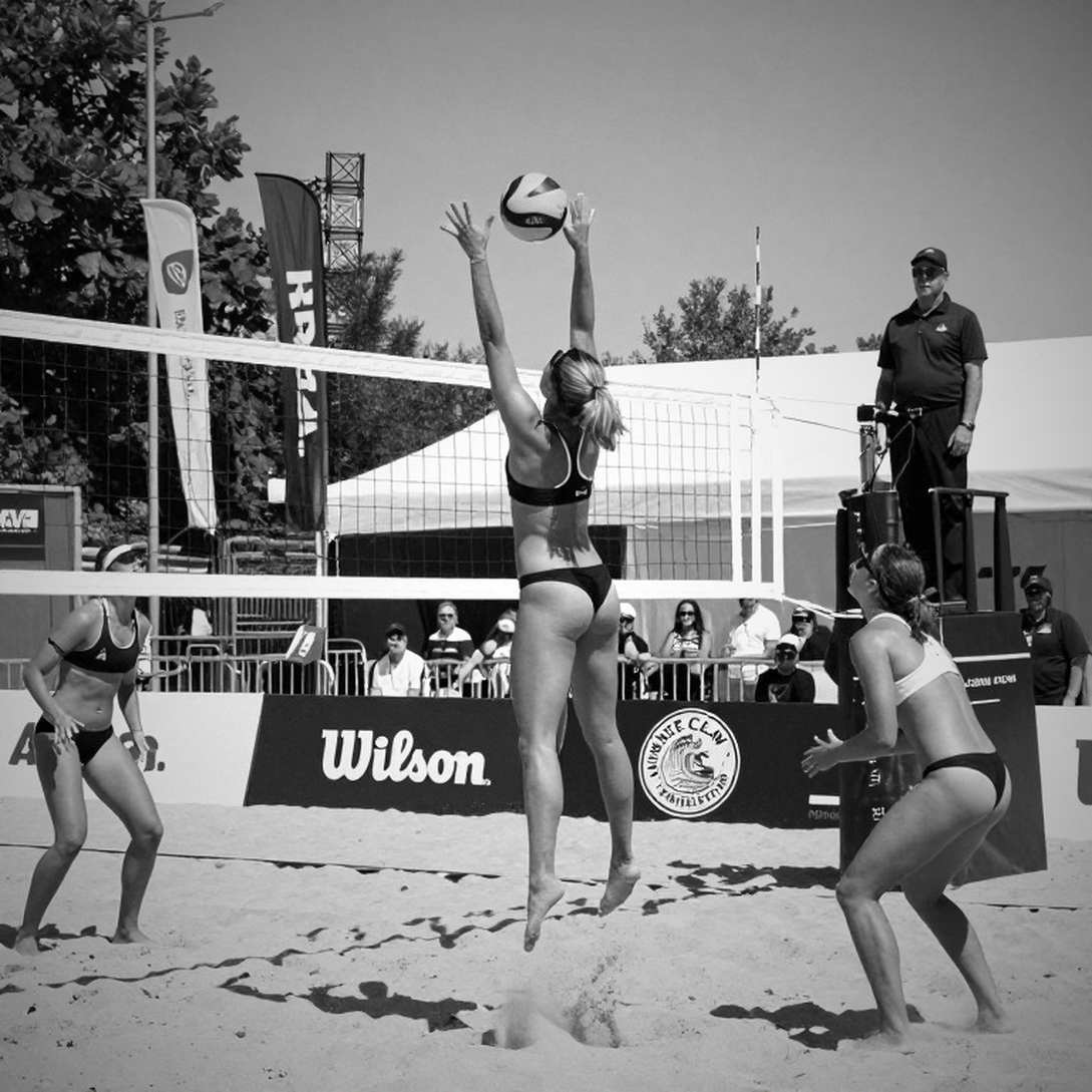 Nebraska quét Creighton 3-0: kỷ lục 15.405 khán giả và điều tỷ số không nói ra