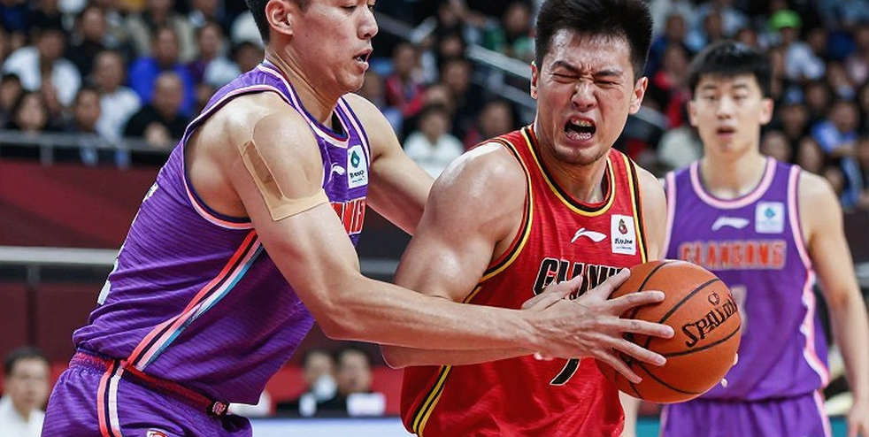 38 Trận Giữa Tám Tháng: Mike James Và Tiếng Nói Ngược Dòng Của Bóng Rổ Châu Âu