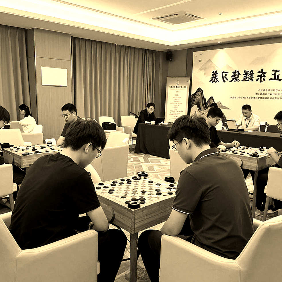 ChessBase Magazine số 225: Học chiến lược từ Bent Larsen và dấu ấn Praha 2026