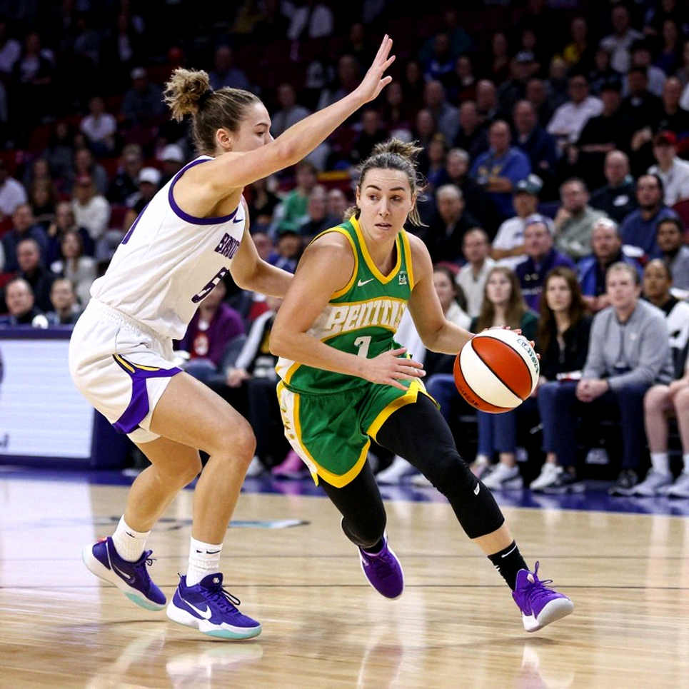 Alex Len và khoảng lặng ở Vitoria: Khi bóng rổ châu Âu không trả lời bằng tiếng còi Alex Len và khoảng lặng ở Vitoria: Khi bóng rổ châu Âu không trả lời bằng tiếng còi