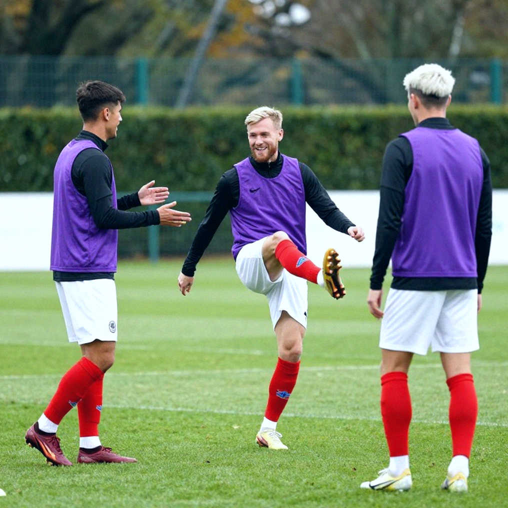 Michael Carrick và trận giao hữu sau cánh cửa đóng: Bên trong cơn bão mang tên INEOS