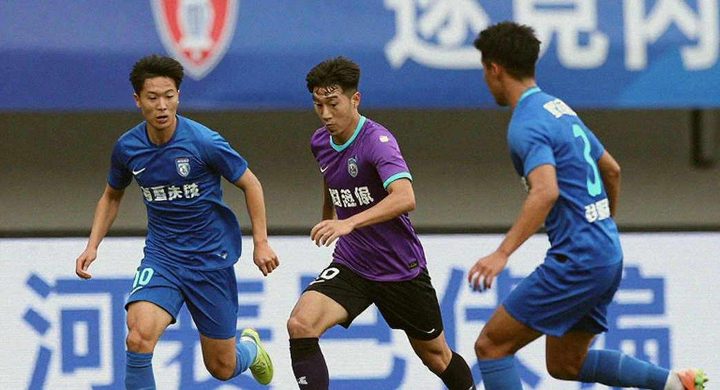 Chiếc mũ vàng ở Estadio Banorte: Clásico Nacional và cái giá của một nền bóng đá bán người