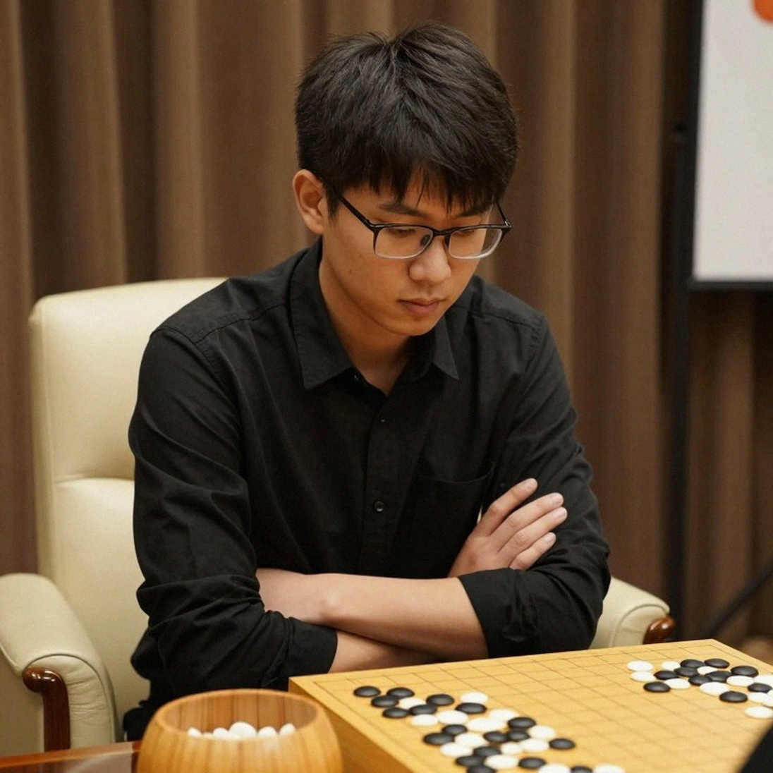 Carlsen và ván cờ ngắn hơn: AI san phẳng lợi thế, tuổi 35 buộc phải thắng nhanh