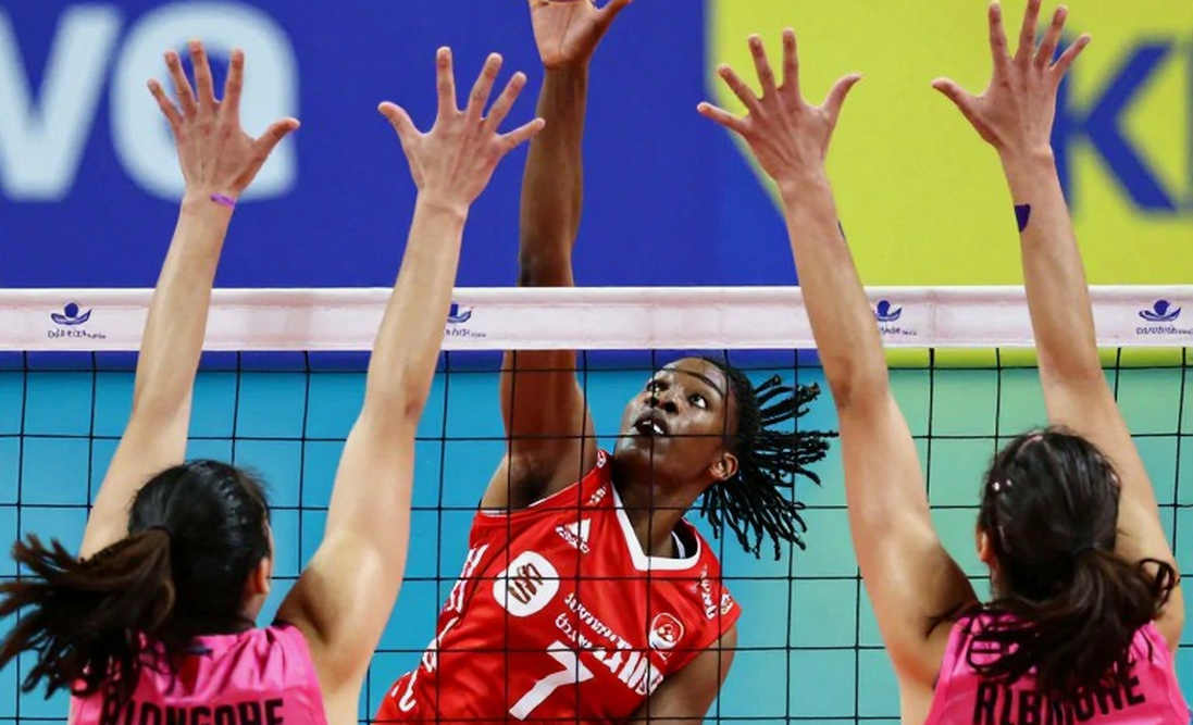 Brooklyn DeLeye ghi 22 điểm tấn công, giúp Kentucky đánh bại Louisville trong trận derby top 5