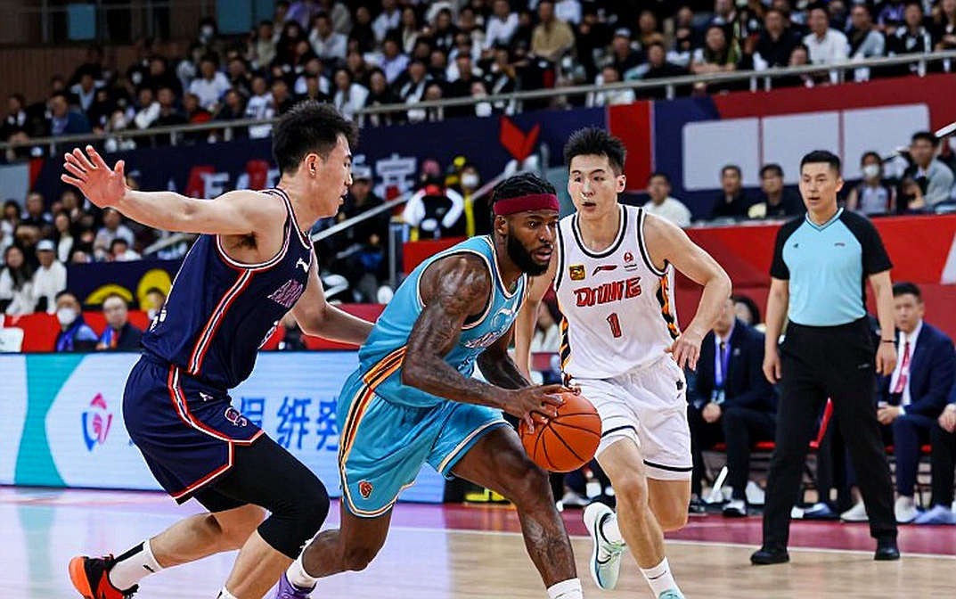 Denver ký DeRozan: Khi 'gã khổng lồ' học cách sống bằng đồng lương tối thiểu Denver ký DeRozan: Khi 'gã khổng lồ' học cách sống bằng đồng lương tối thiểu